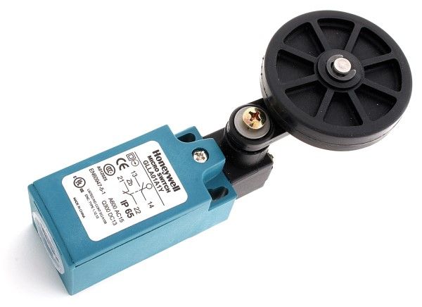 SPDT Snap Action Switch, 10A, 250VDC, Roller Actuator, Panel Mount