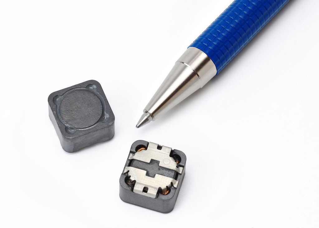 33uH Ferrite Power Inductor, 6.22A, SMD, Shielded