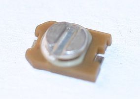 Ceramic Trimmer Cap 3pF 100V NPO 50% Tol SMD