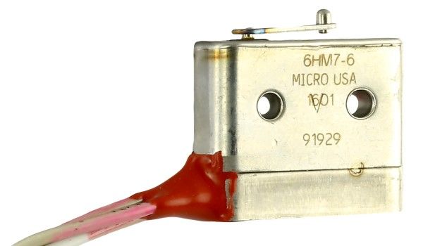 Switch Snap Action N.O./N.C. SPDT Lever Wire Lead 4A 115VAC 28VDC 1.95N Screw Mount