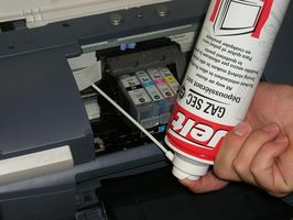 DUST REMOVER, ALL POSITION; Cleaner Applications:Computers, Photocopiers, Printers; Dispensing Method:Can; Weight:300g; SVHC:No SVHC (16-Jun-2014); Volume:650ml; Weight Min:300g