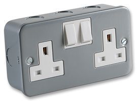 BG         MC5223            SOCKET SWITCHED, METALCLAD, 2GANG